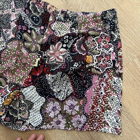 LOFT The Pleated Pull On Short in Mosaic Floral - Picture 6 of 14